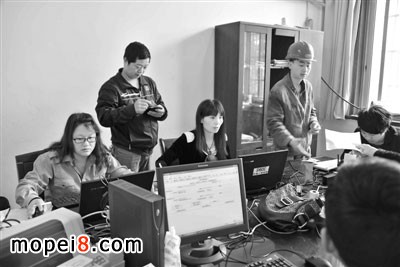 人保財(cái)險(xiǎn)義烏市分公司開展摩托車保險(xiǎn)送下鄉(xiāng)活動
