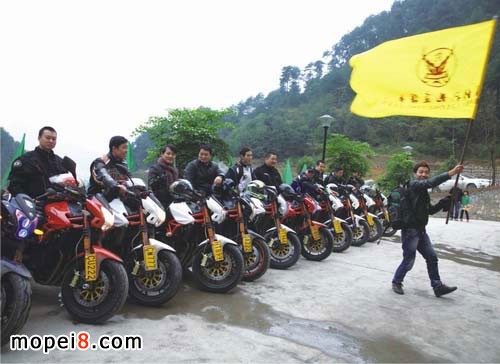 錢江黃龍600摩托車