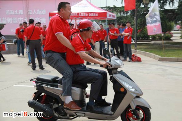 大陽摩托推出國內首款商務踏板摩托車