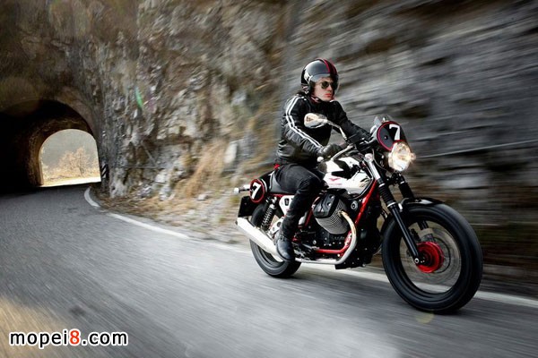 Moto Guzzi V7復(fù)古摩托車