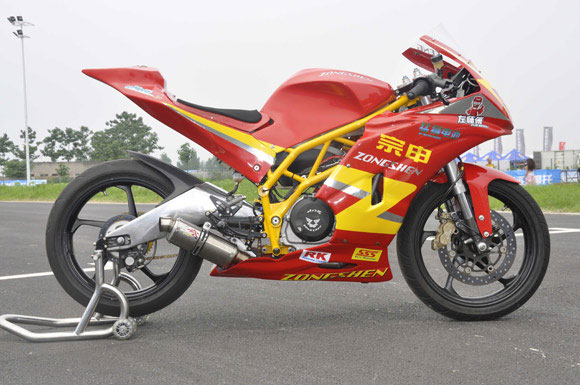 宗申RC250R 全新自主開(kāi)發(fā)的專(zhuān)業(yè)公路跑車(chē)