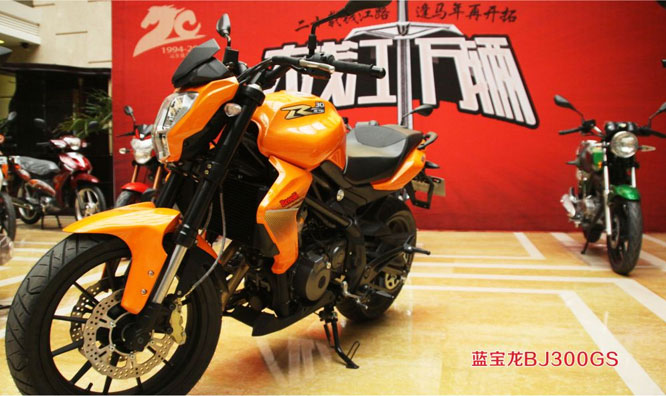 貝納利Benelli 藍寶龍BJ300GS摩托車外形評測