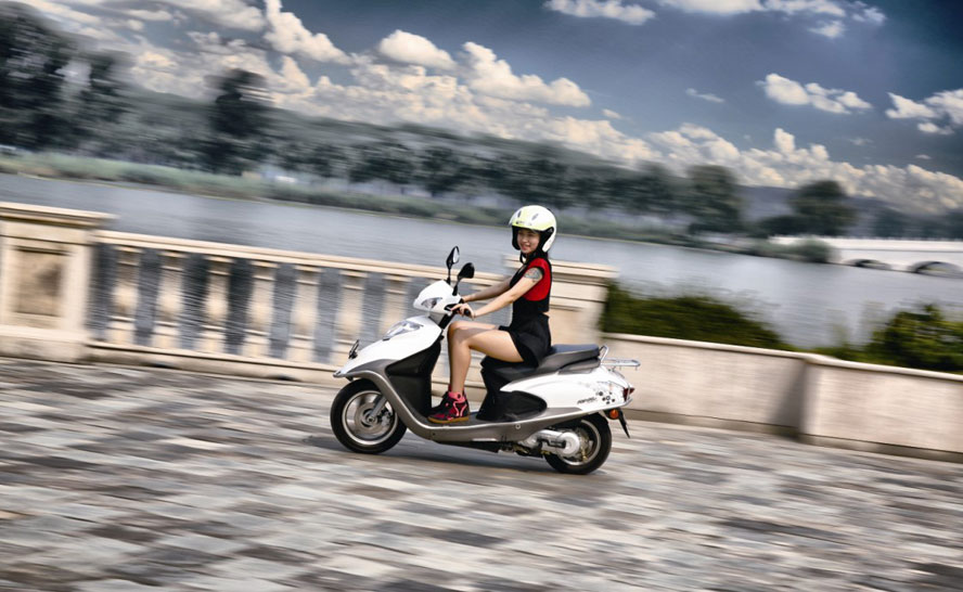 錢江寶悅QJ110T-8踏板摩托車評(píng)測