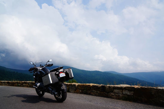 寶馬冒險(xiǎn)車型2014BMW R1200GS摩托車評(píng)測
