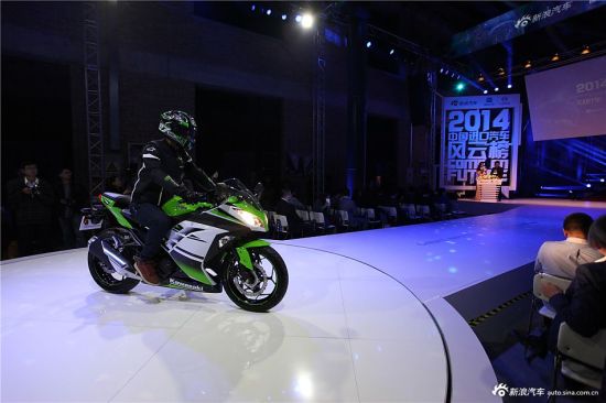 川崎Ninja 250榮獲2014中國(guó)進(jìn)口汽車風(fēng)云榜年度摩托車獎(jiǎng)