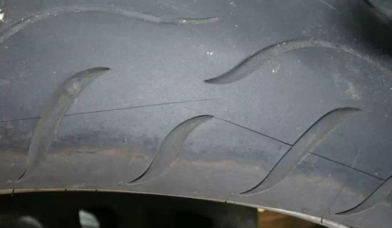 摩托車輪胎 彎道處于滑動(dòng)狀態(tài)