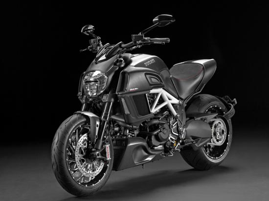 杜卡迪摩托車(chē)新款2015款Diavel Carbon魔鬼碳纖版