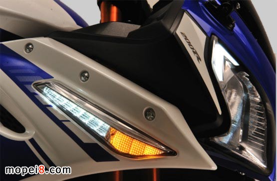 隆鑫新款運(yùn)動(dòng)機(jī)車GP200R