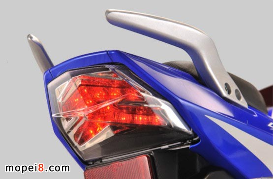 隆鑫新款運(yùn)動(dòng)機(jī)車GP200R