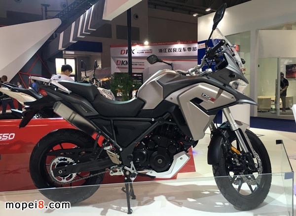 大排量休閑娛樂摩托車