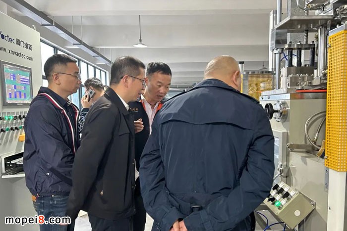 瑞安市工商聯(lián)領(lǐng)導(dǎo)深入瑞安市汽摩配中小企業(yè)調(diào)研